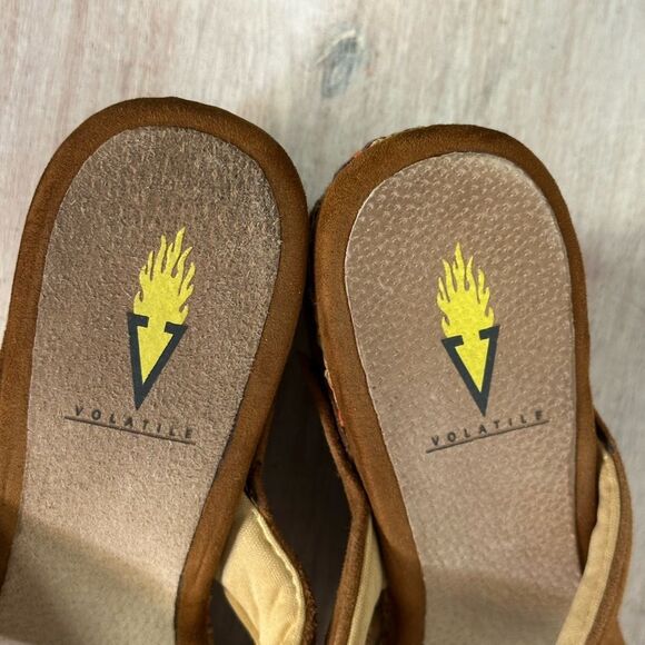 Volatile Brown Wedge Shoes with Cushioned Footbed size 10 very cool - Picture 4 of 6